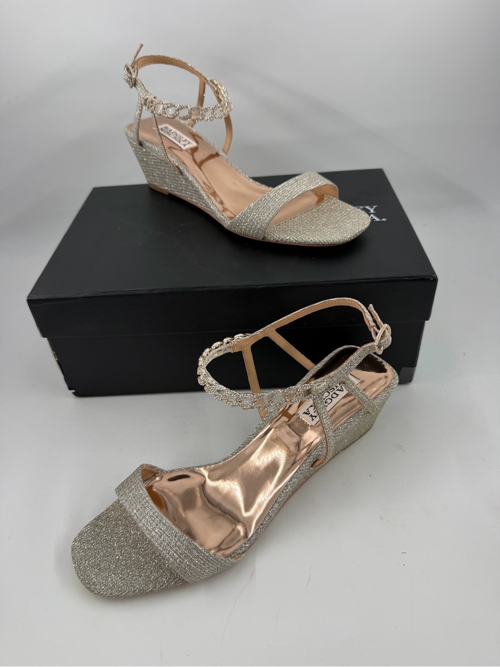 Badgley Mischka Kaelyn -SZ 8- Platinum Crystal Glitter Mid Wedge Heels Sandals